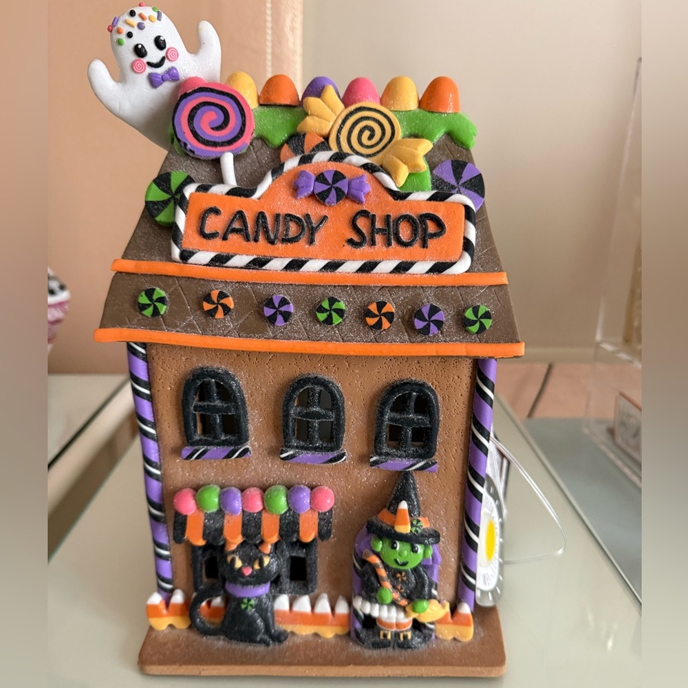 Halloween gingerbread candy shop 🍭👻